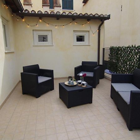 Cozy House Con Corte Privata In Centro Storico Aq ラクイラ エクステリア 写真