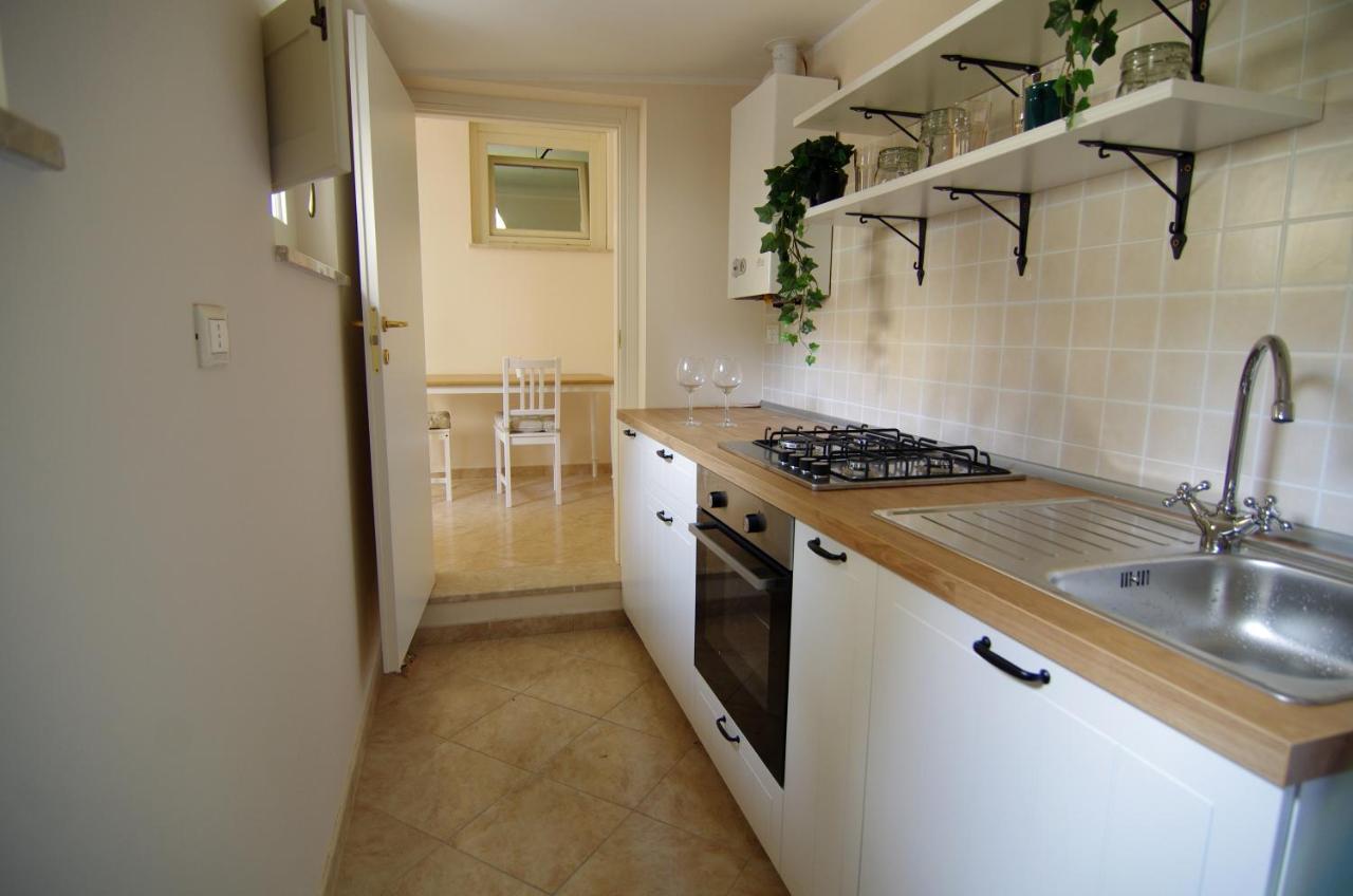 Cozy House Con Corte Privata In Centro Storico Aq ラクイラ エクステリア 写真