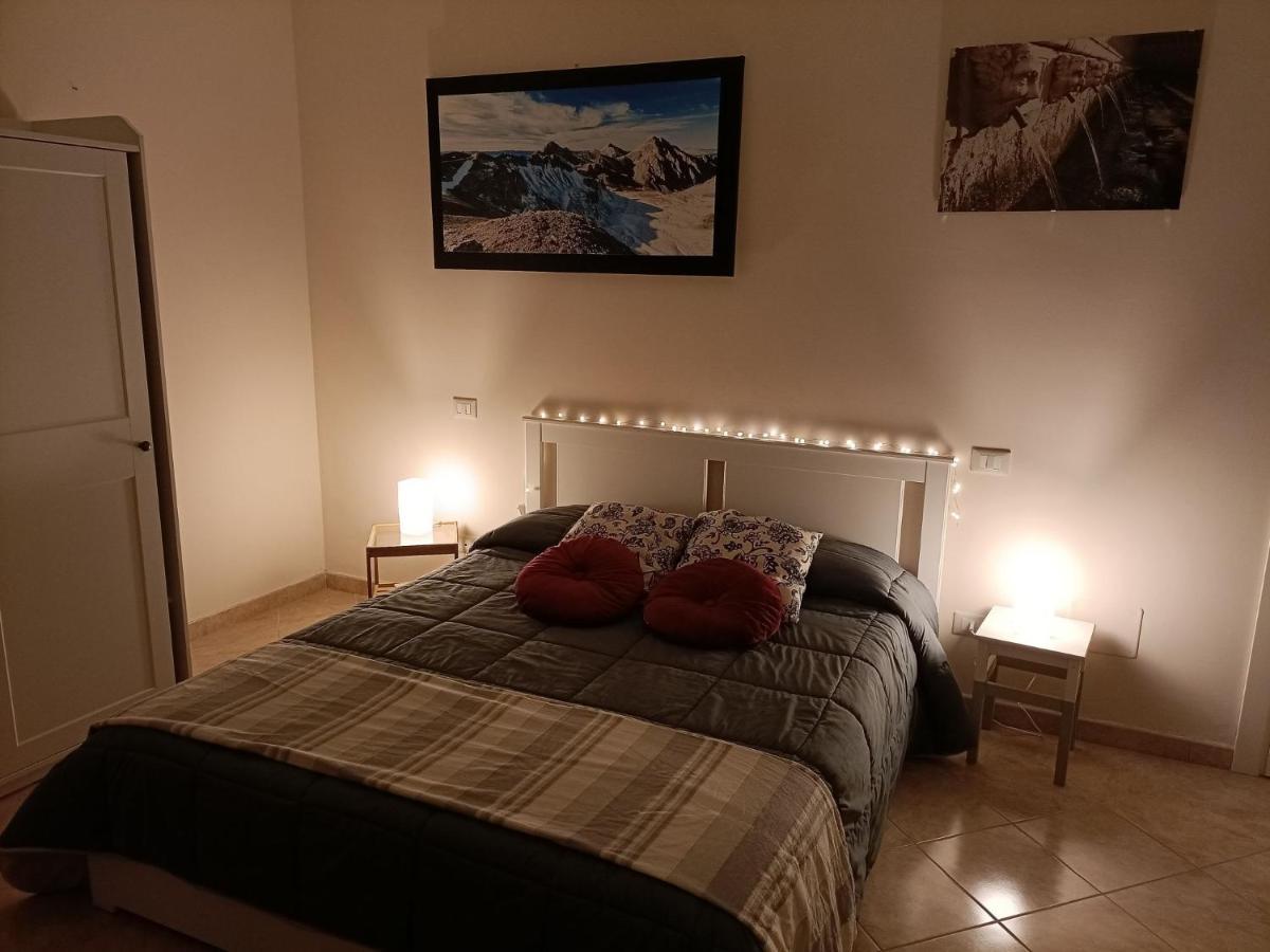 Cozy House Con Corte Privata In Centro Storico Aq ラクイラ エクステリア 写真