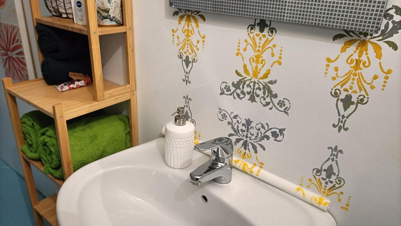 Cozy House Con Corte Privata In Centro Storico Aq ラクイラ エクステリア 写真