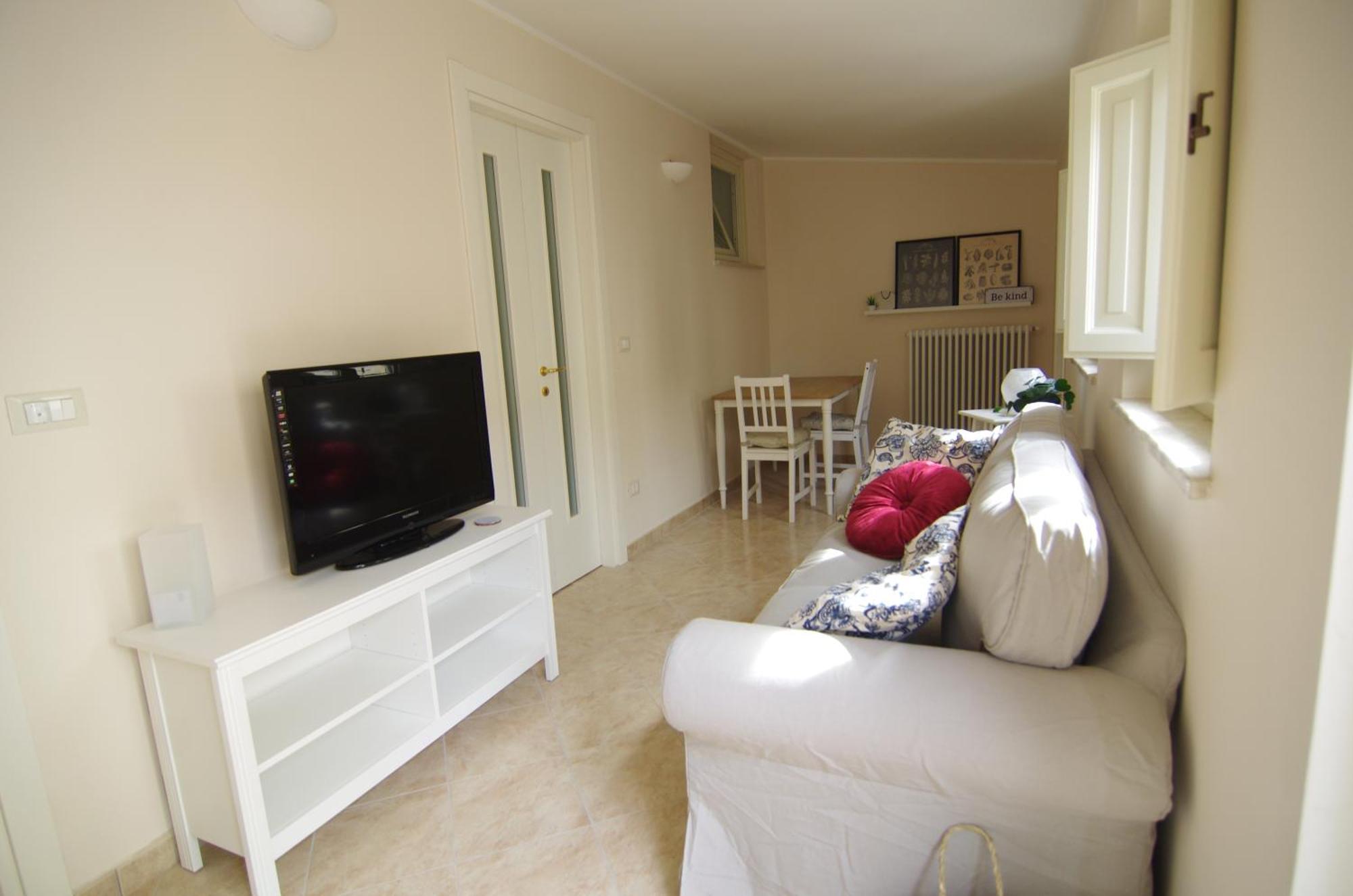 Cozy House Con Corte Privata In Centro Storico Aq ラクイラ エクステリア 写真